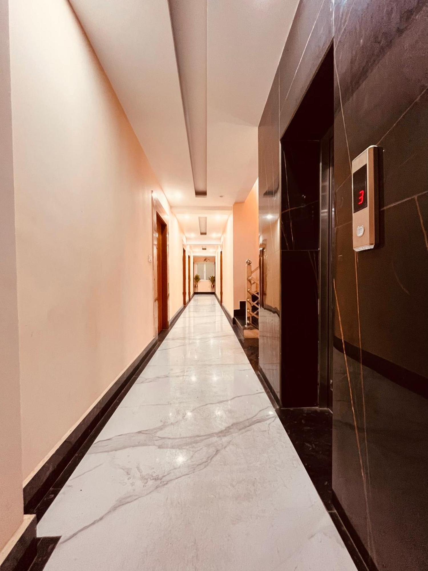 Hotel Golden Temple View By La Casa, Amritsar #Top Rated #Most Awarded #Swimming Pool #Prime Location #Luxury Rooms #Parking #Rooftop Cafe Buitenkant foto